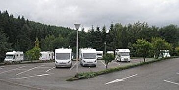 Aire de service et de stationnement pour camping-car