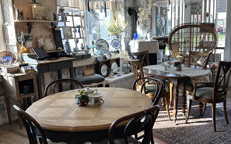 Salon de Thé  - Le Coffre aux Souvenirs