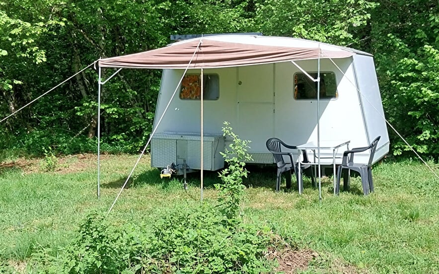 Nuit insolite aux 1000 étangs (caravane seventies)